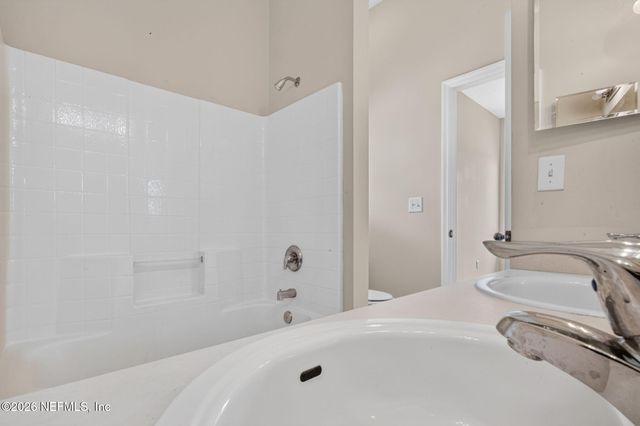 1692 HOLLOW GLEN Drive, Middleburg, FL 32068