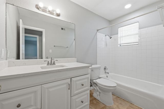 2712 Saint Edwards CIR B, Austin, TX 78704