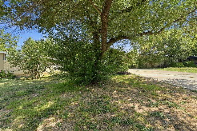 2712 Saint Edwards CIR B, Austin, TX 78704