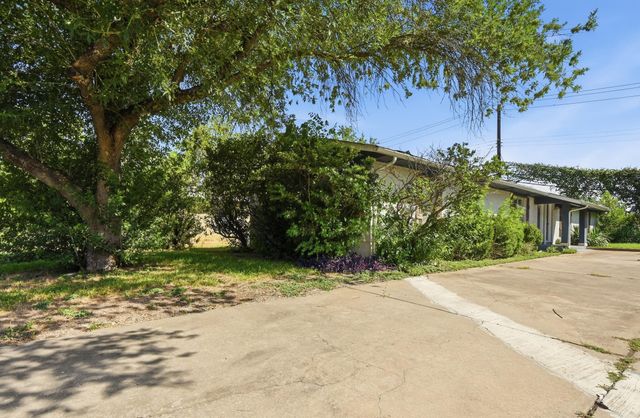 2712 Saint Edwards CIR B, Austin, TX 78704