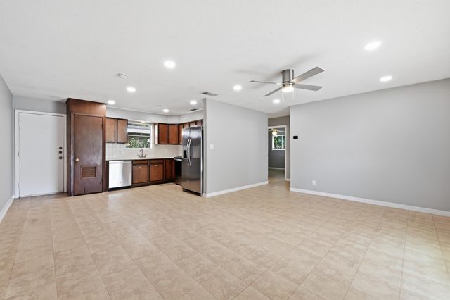2712 Saint Edwards CIR B, Austin, TX 78704