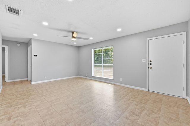 2712 Saint Edwards CIR B, Austin, TX 78704