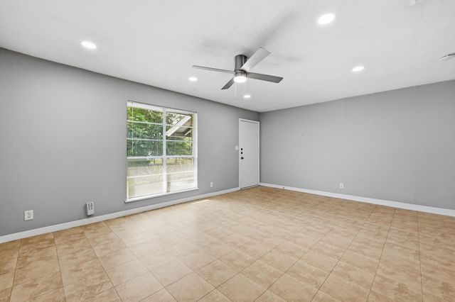 2712 Saint Edwards CIR B, Austin, TX 78704