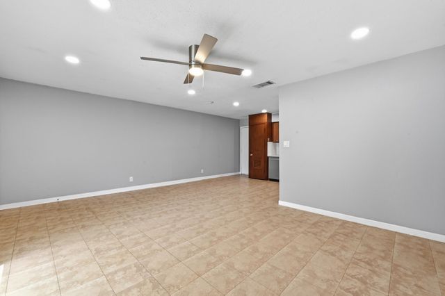 2712 Saint Edwards CIR B, Austin, TX 78704