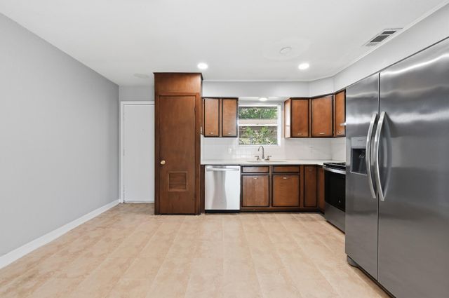 2712 Saint Edwards CIR B, Austin, TX 78704