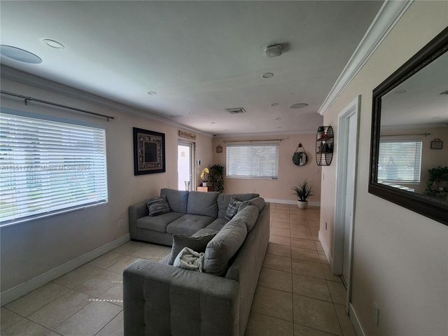 1025 NE 13th Ave, Homestead, FL 33033