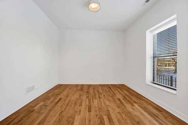 4911 S Calumet Avenue 2N, Chicago, IL 60615