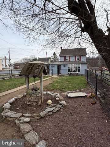 212 E CANAL ST, Hummelstown, PA 17036