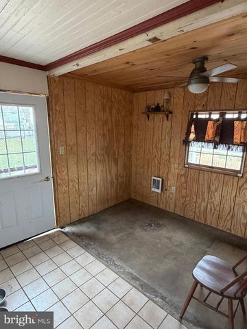 212 E CANAL ST, Hummelstown, PA 17036