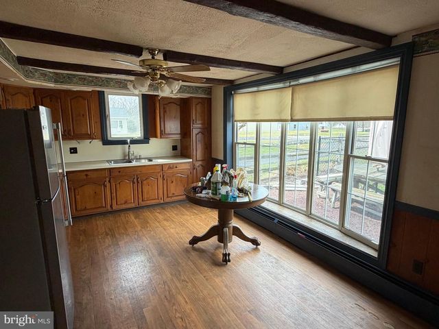 212 E CANAL ST, Hummelstown, PA 17036