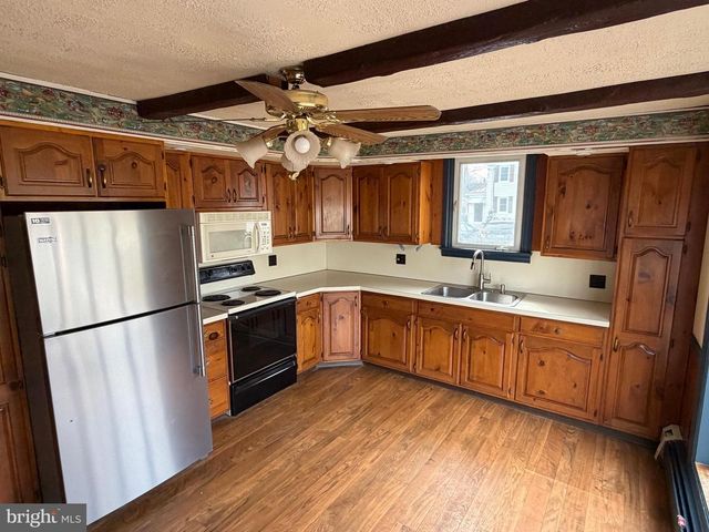 212 E CANAL ST, Hummelstown, PA 17036