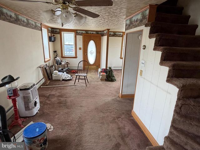 212 E CANAL ST, Hummelstown, PA 17036