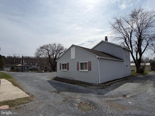 212 E CANAL ST, Hummelstown, PA 17036