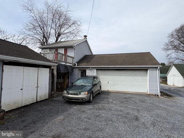 212 E CANAL ST, Hummelstown, PA 17036