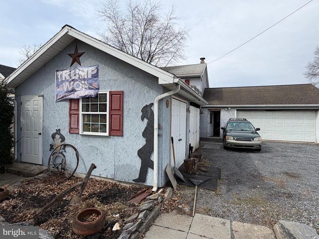 212 E CANAL ST, Hummelstown, PA 17036