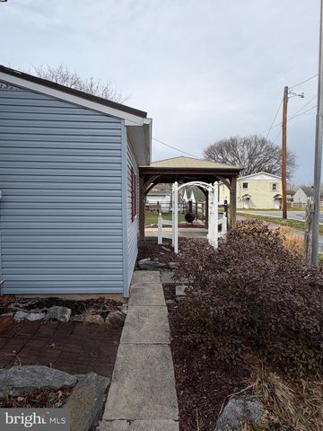 212 E CANAL ST, Hummelstown, PA 17036