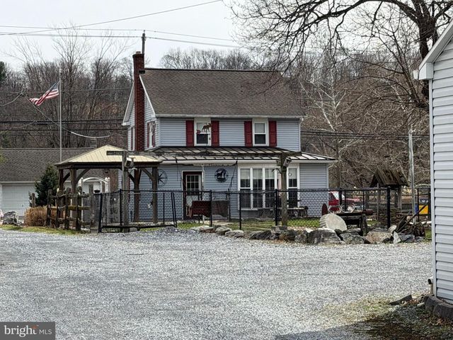 212 E CANAL ST, Hummelstown, PA 17036