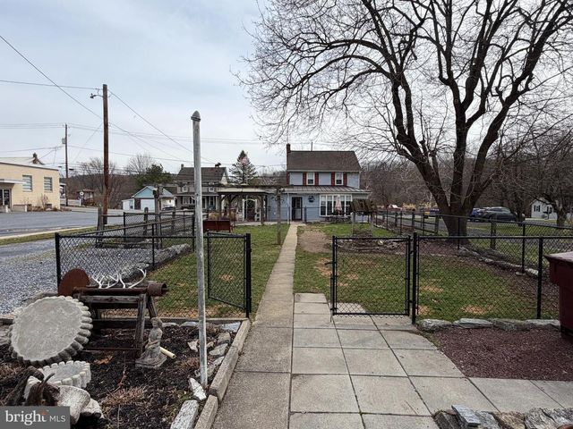 212 E CANAL ST, Hummelstown, PA 17036