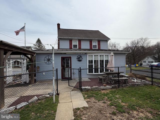 212 E CANAL ST, Hummelstown, PA 17036