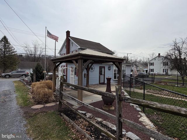 212 E CANAL ST, Hummelstown, PA 17036