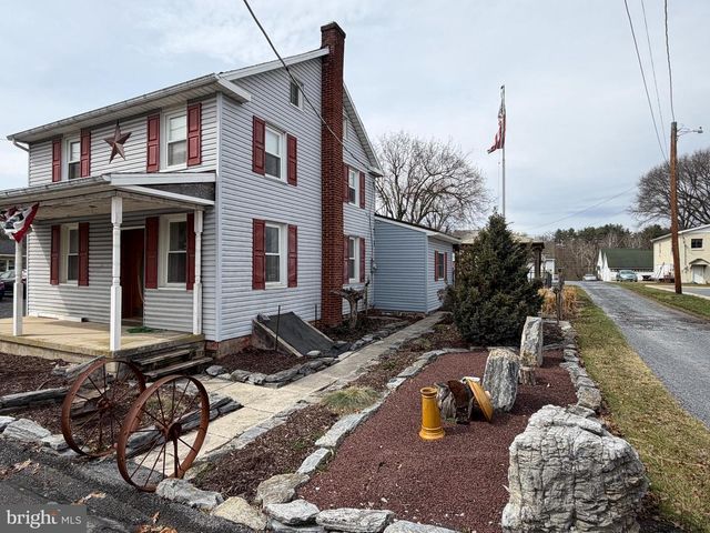 212 E CANAL ST, Hummelstown, PA 17036
