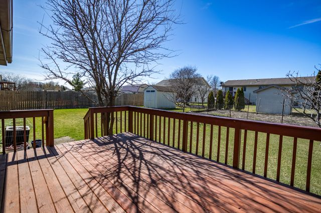 8940 Calhoun Place, Crown Point, IN 46307