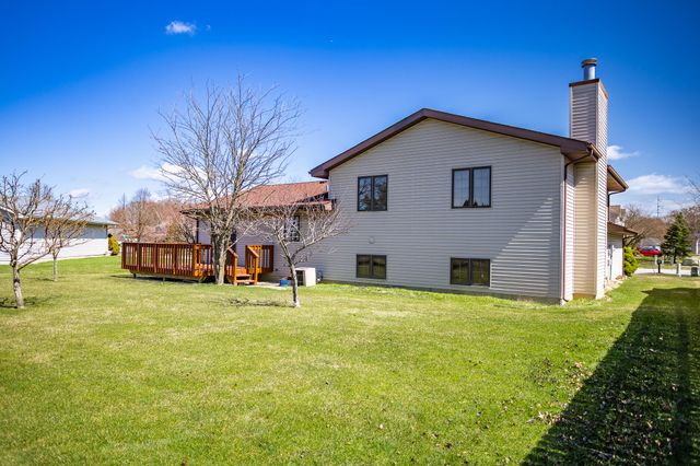 8940 Calhoun Place, Crown Point, IN 46307