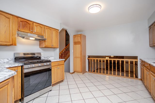 8940 Calhoun Place, Crown Point, IN 46307