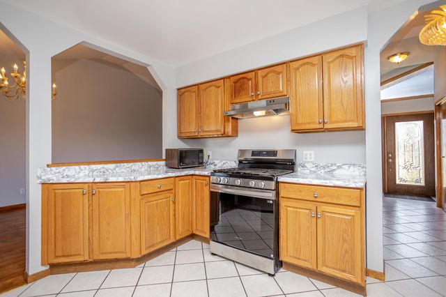 8940 Calhoun Place, Crown Point, IN 46307