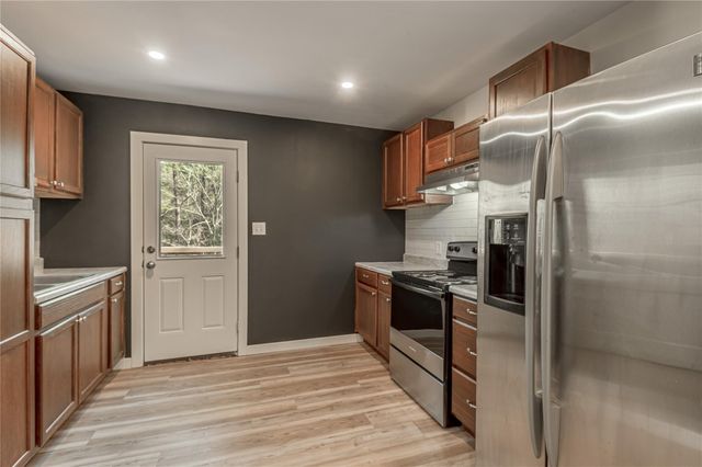 48 Hickory Bend, Riverside, TX 77320