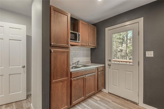 48 Hickory Bend, Riverside, TX 77320