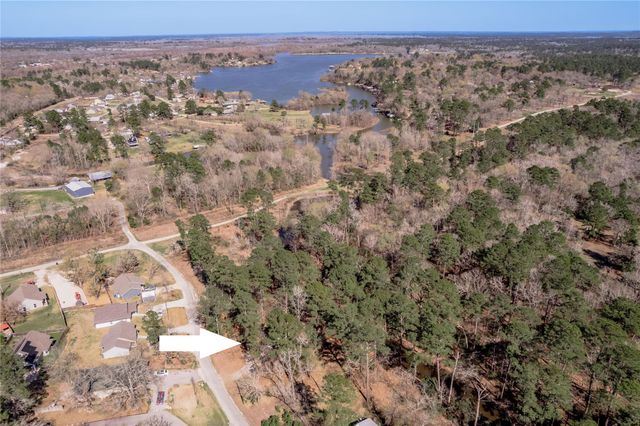 48 Hickory Bend, Riverside, TX 77320