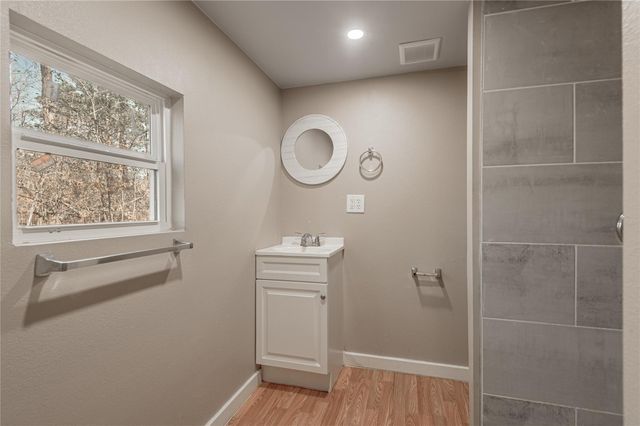 48 Hickory Bend, Riverside, TX 77320