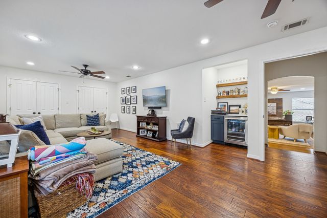 1704 Glenlivet Drive, Dallas, TX 75218