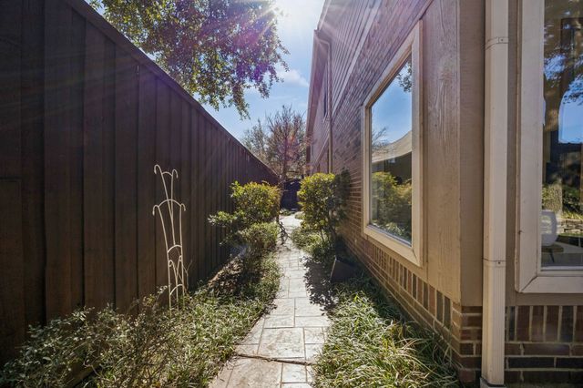 1704 Glenlivet Drive, Dallas, TX 75218