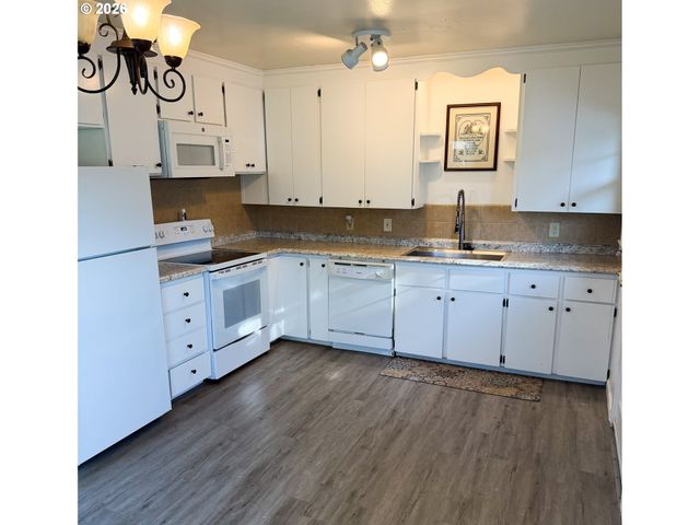 3003 E 24TH St, Vancouver, WA 98661