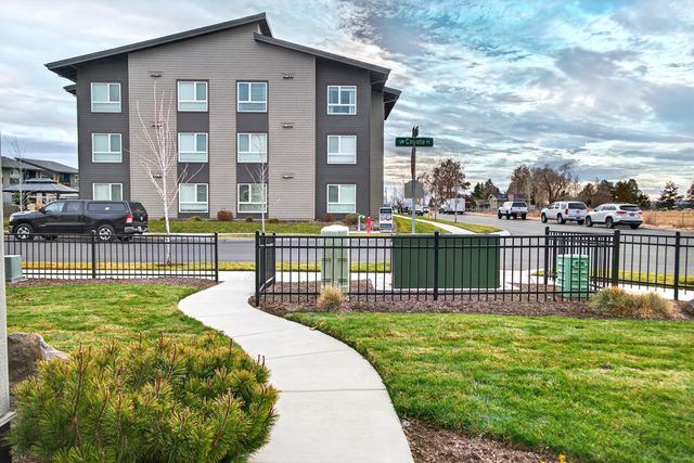 3899 SW Coyote Place, Redmond, OR 97756