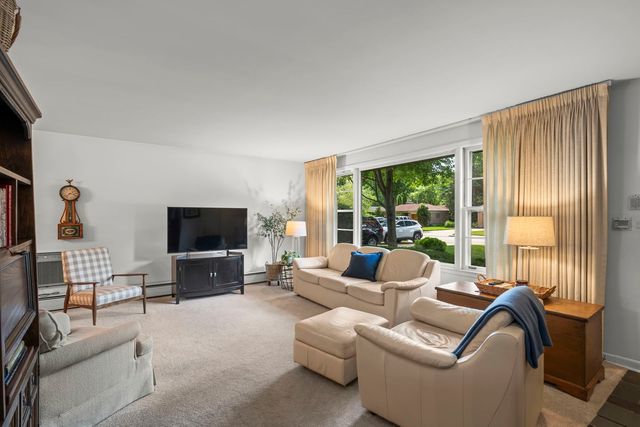 311 N Beverly Lane, Arlington Heights, IL 60004