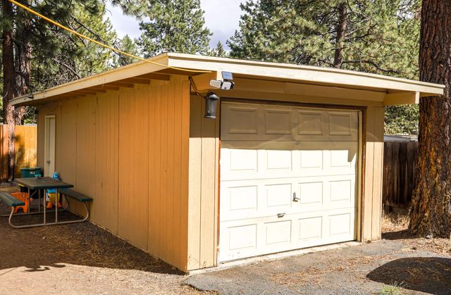 60960 Granite Drive, Bend, OR 97702