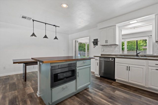 N84W16093 Donald COURT, Menomonee Falls, WI 53051