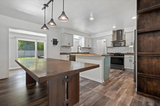 N84W16093 Donald COURT, Menomonee Falls, WI 53051