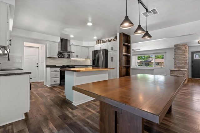 N84W16093 Donald COURT, Menomonee Falls, WI 53051
