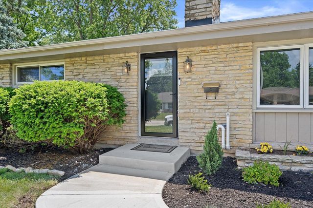 N84W16093 Donald COURT, Menomonee Falls, WI 53051