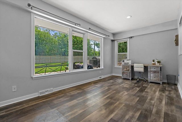N84W16093 Donald COURT, Menomonee Falls, WI 53051