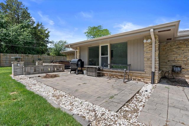 N84W16093 Donald COURT, Menomonee Falls, WI 53051