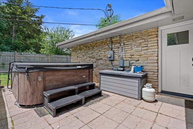 N84W16093 Donald COURT, Menomonee Falls, WI 53051