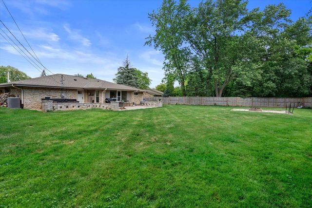 N84W16093 Donald COURT, Menomonee Falls, WI 53051