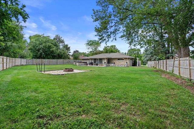 N84W16093 Donald COURT, Menomonee Falls, WI 53051