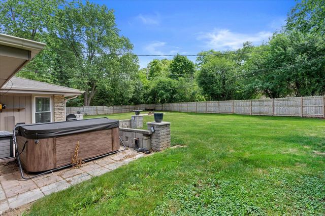 N84W16093 Donald COURT, Menomonee Falls, WI 53051