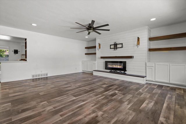 N84W16093 Donald COURT, Menomonee Falls, WI 53051